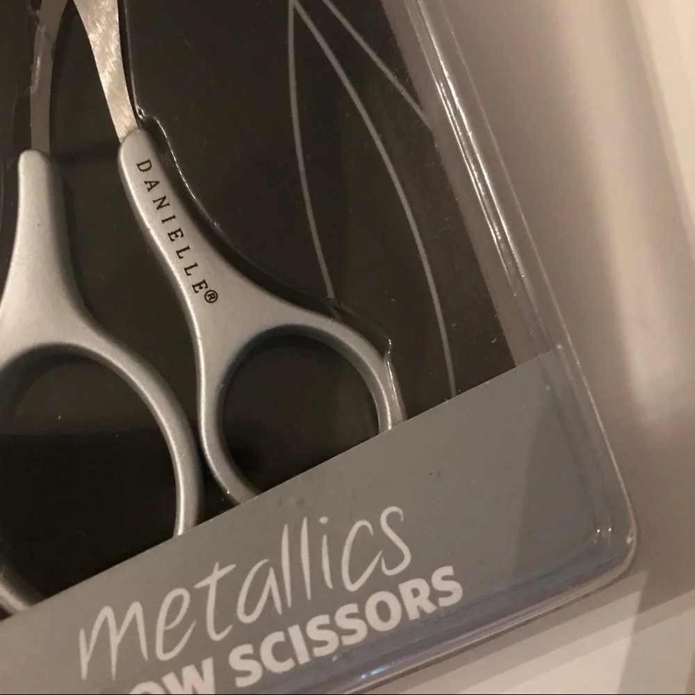 Professional brow scissors